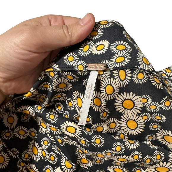 Free People SIZE 6 Phoebe Black Daisy Printed A-Line Skater Mini Skirt - Picture 4 of 7